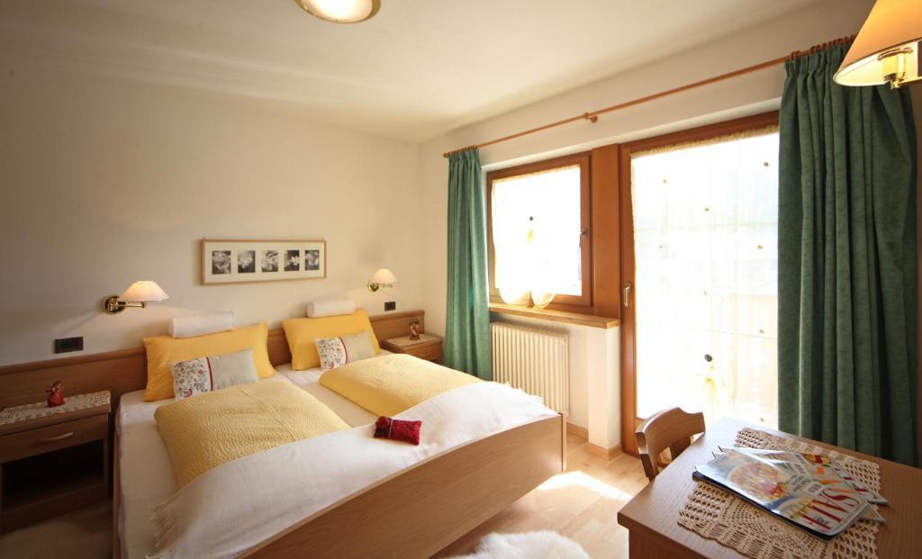 Ciasa Rudiferia Appartamenti In Alta Badia Kamer foto
